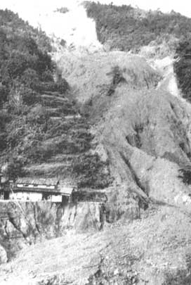 写真10 85名の尊い犠牲者を出した7月18日 弥谷の山津波(和歌山県水害記録写真集より)
