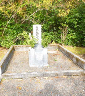 写真14 釈迦堂付近の墓地