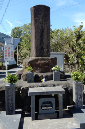 写真9 伊豆の国市白山堂の慰霊碑