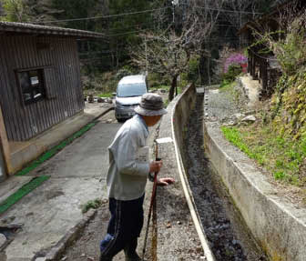 写真14 ご自宅北側の小規模渓流