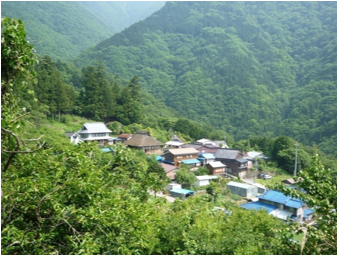 写真2 湯之奥集落(上流に金山集落があった)