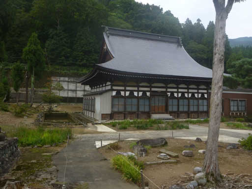 写真4 宝珠庵の門前(新潟県湯沢町神立291番地),2016年9月16日井上撮影
