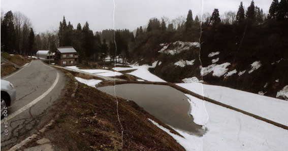 写真7 湯本地すべりの末端部(越道川が流れていれば、地すべり変動は激化する