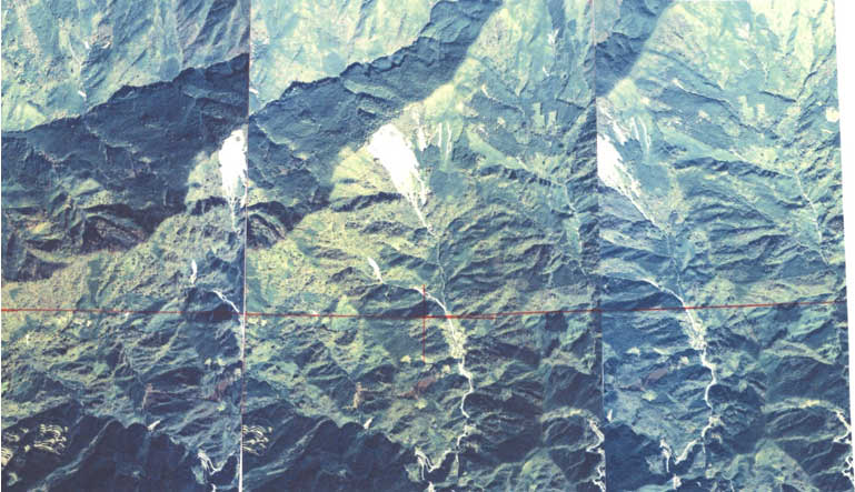 写真4 有間大崩壊の立体写真 国土地理院1975年11月1日撮影